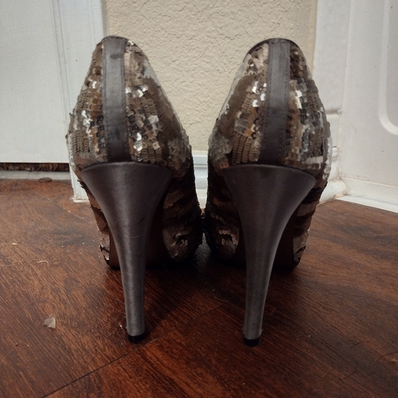 Nina New York Silver Sequin Heels, like new, Sz 7 - Picture 3 of 4
